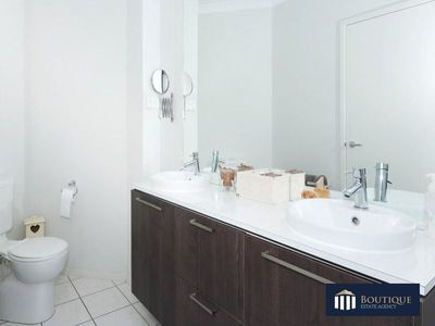 8 Matilda Court, Lynbrook