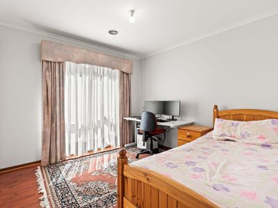 4 Hillsmeade Drive, Narre Warren South