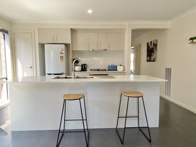 7 Buttermint Crescent, Manor Lakes