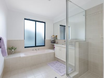 6 Lomatia Ramble, Halls Head