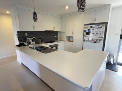 2 / 27 Heather Crescent, Park Grove