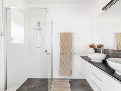 1 / 100 Kororoit Creek Road, Williamstown North