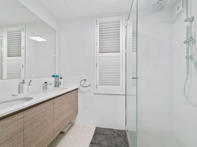 10W / 16 Kings Park Avenue, Crawley