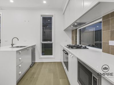 11 Kunlun Crescent, Clyde North