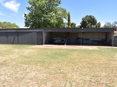 11 Cheney Road, Parkes