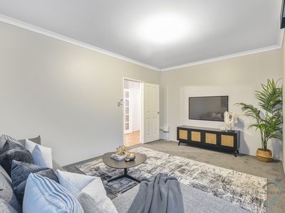 5 Scarlet Close, Tapping