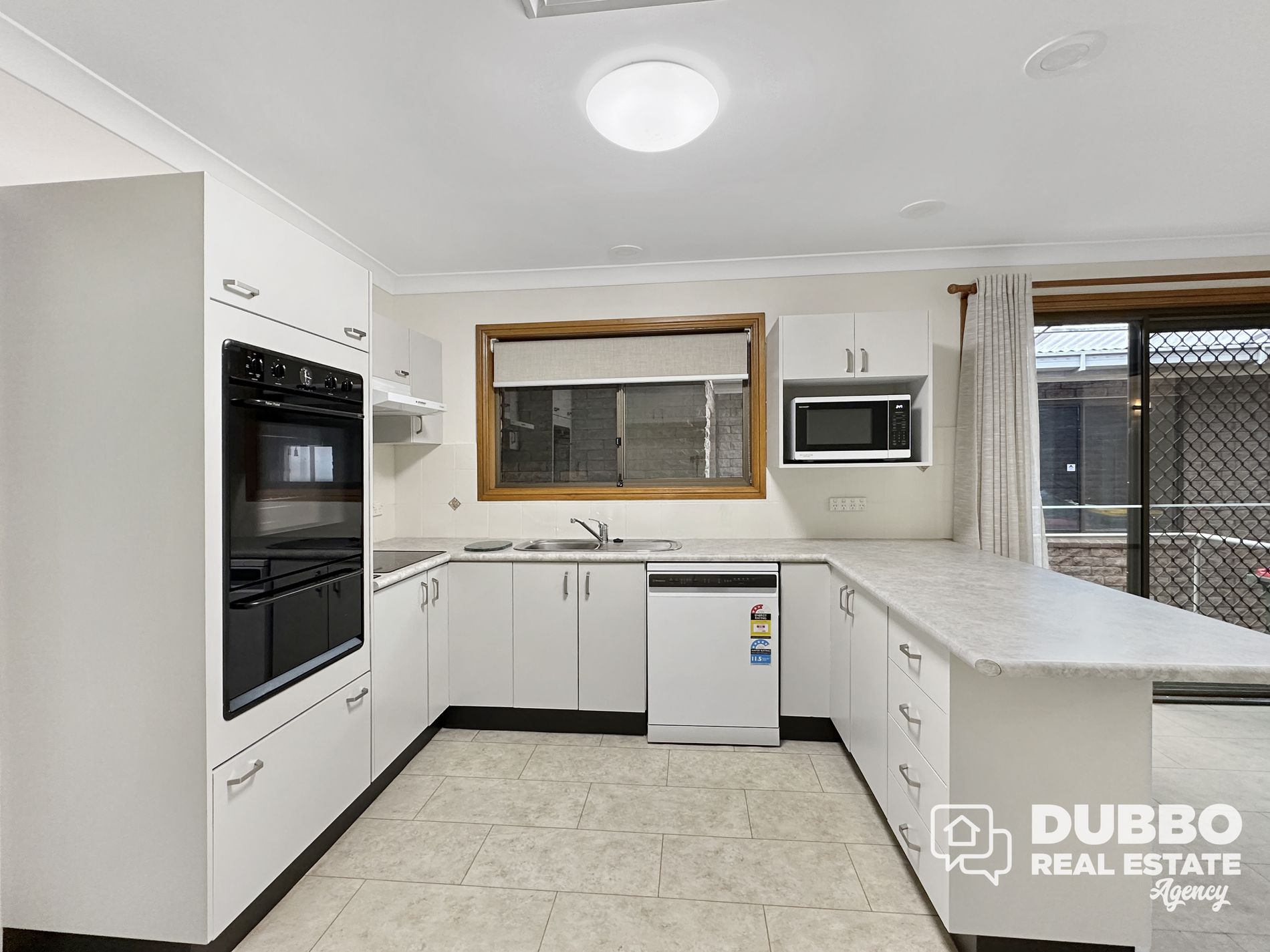 9 Meadowbank Drive, Dubbo