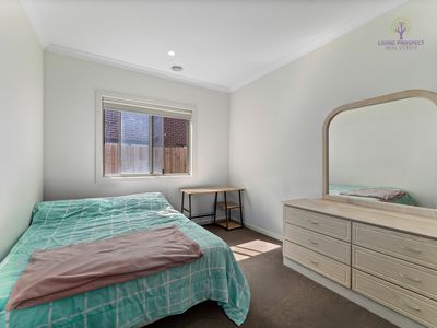 25 Kangaroo Crescent, Aintree