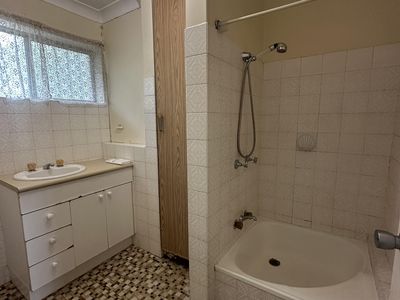 2 / 15 Wooloowin Avenue, Wooloowin