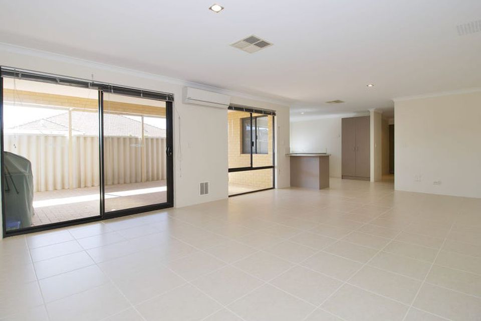 24 Almond Avenue , Shoalwater