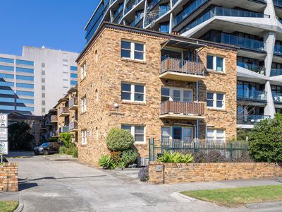 20 / 75 Queens Road, Melbourne