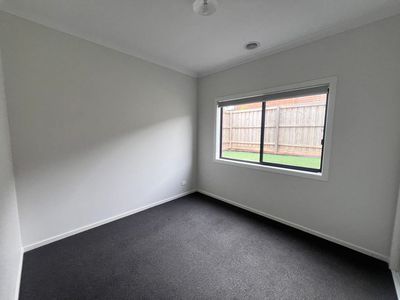 47 Bonhams Circuit, Manor Lakes