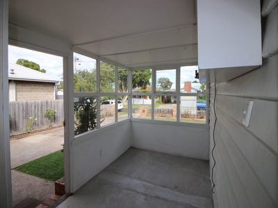 8 Tasman Avenue, Belmont