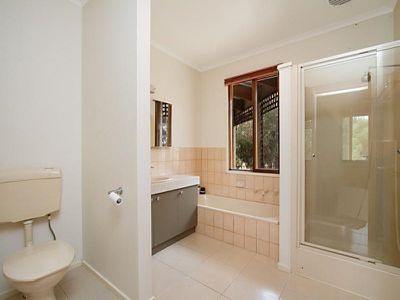 90 Cruikshank Drive, Bagshot