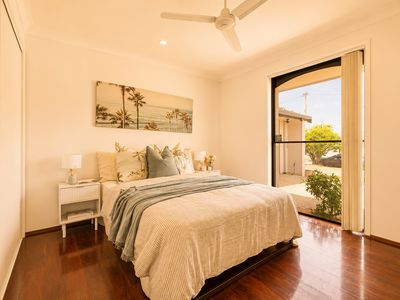 11 Ensenada Ct, Broadbeach Waters