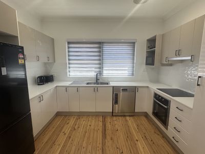 28 PARRY STREET, West Tamworth