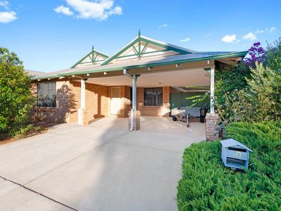 10B Riverina Way, Hannans