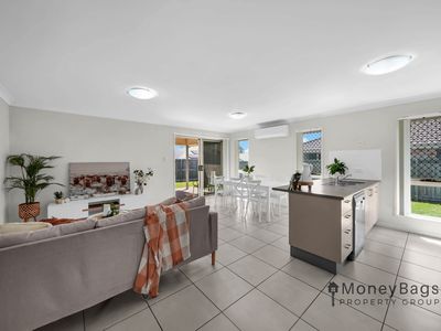 4 Phoebe Way, Gleneagle