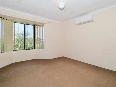 58 Oakwood Crescent, Waikiki