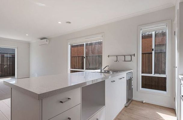 100 Bluebell Drive, Craigieburn
