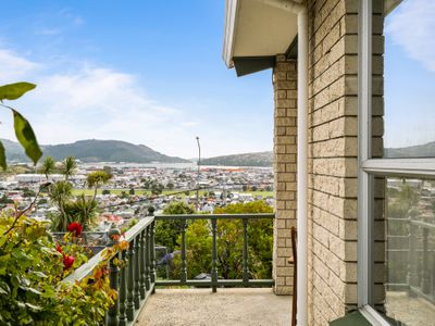 62 Easther Crescent, Kew