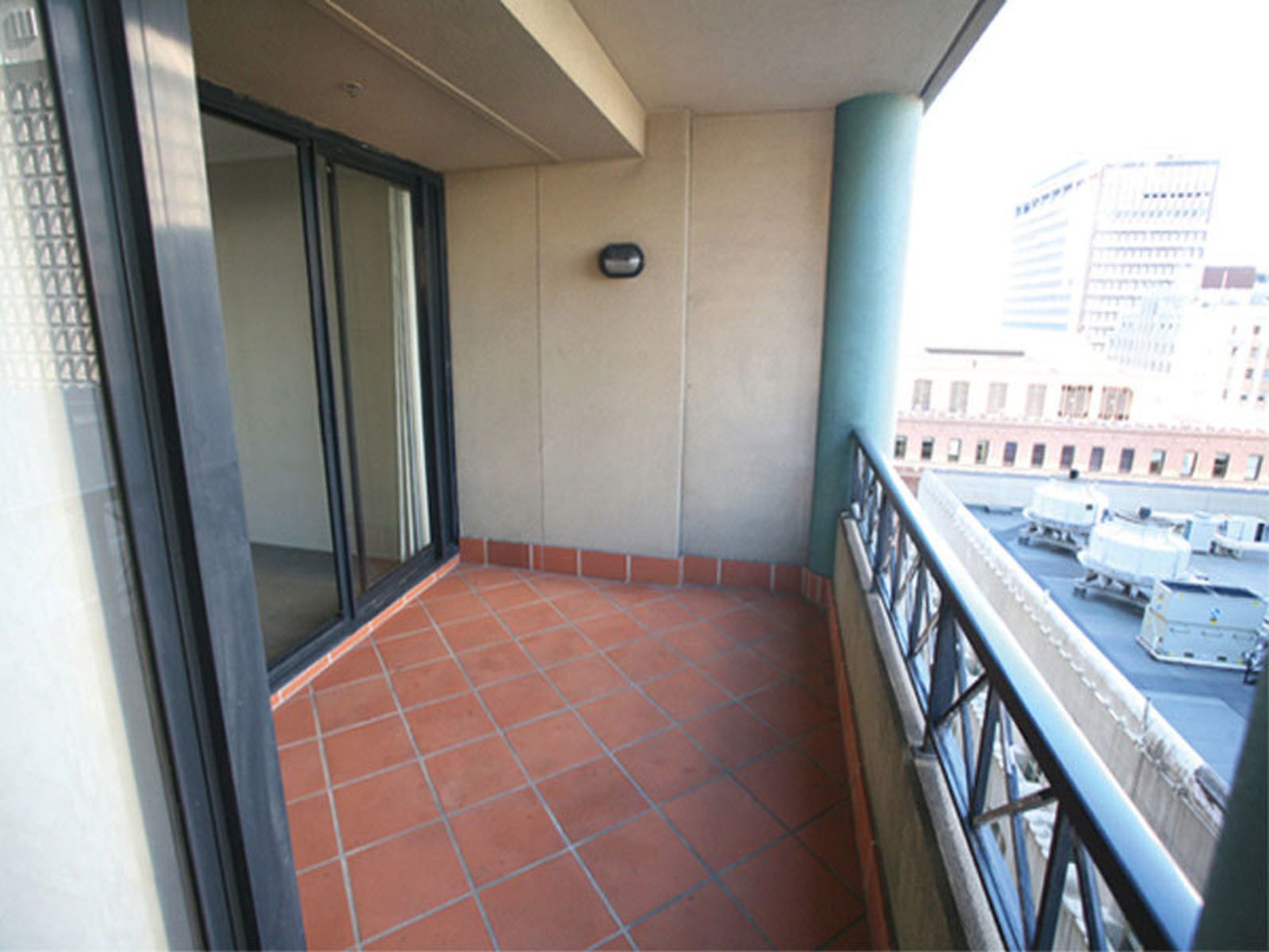 2202 / 1 Hosking Place, Sydney