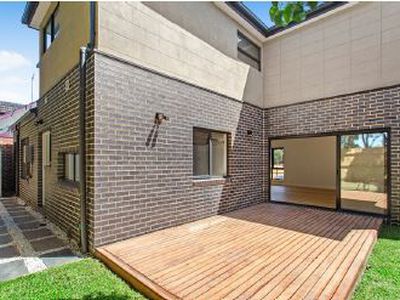 2 / 34 Peter Street, Box Hill North