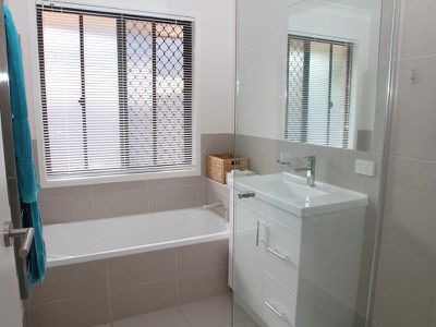 8 Neelong Court, Warana