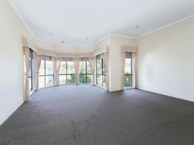 9 Lakeside Drive, Point Cook