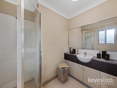 2 Ulysses Drive, Mount Louisa