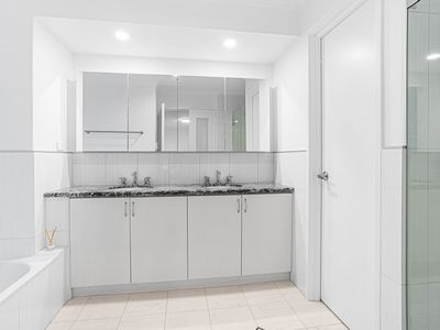 31 Simmonds Parade, Winthrop