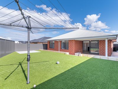 12 Munglinup Road, Hilbert