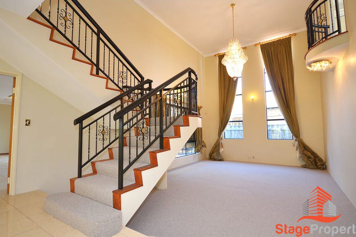 12 Bronzewing Loop, Wembley