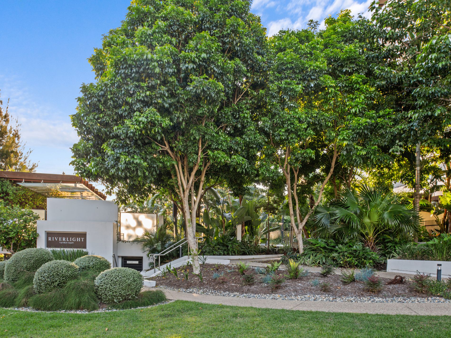 10414 / 320 MacArthur Avenue, Hamilton