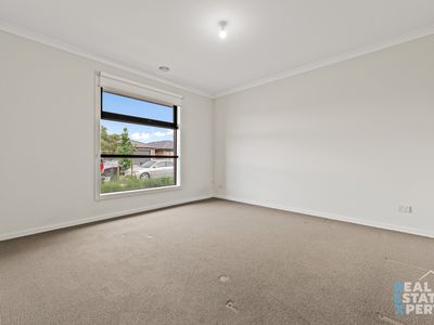 7 Newmarket Street, Cranbourne East