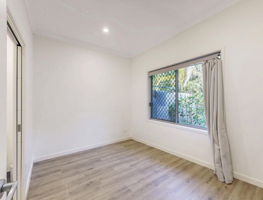 Modern Townhouse in Prime Location image 13 Modern Townhouse in Prime Location image 13