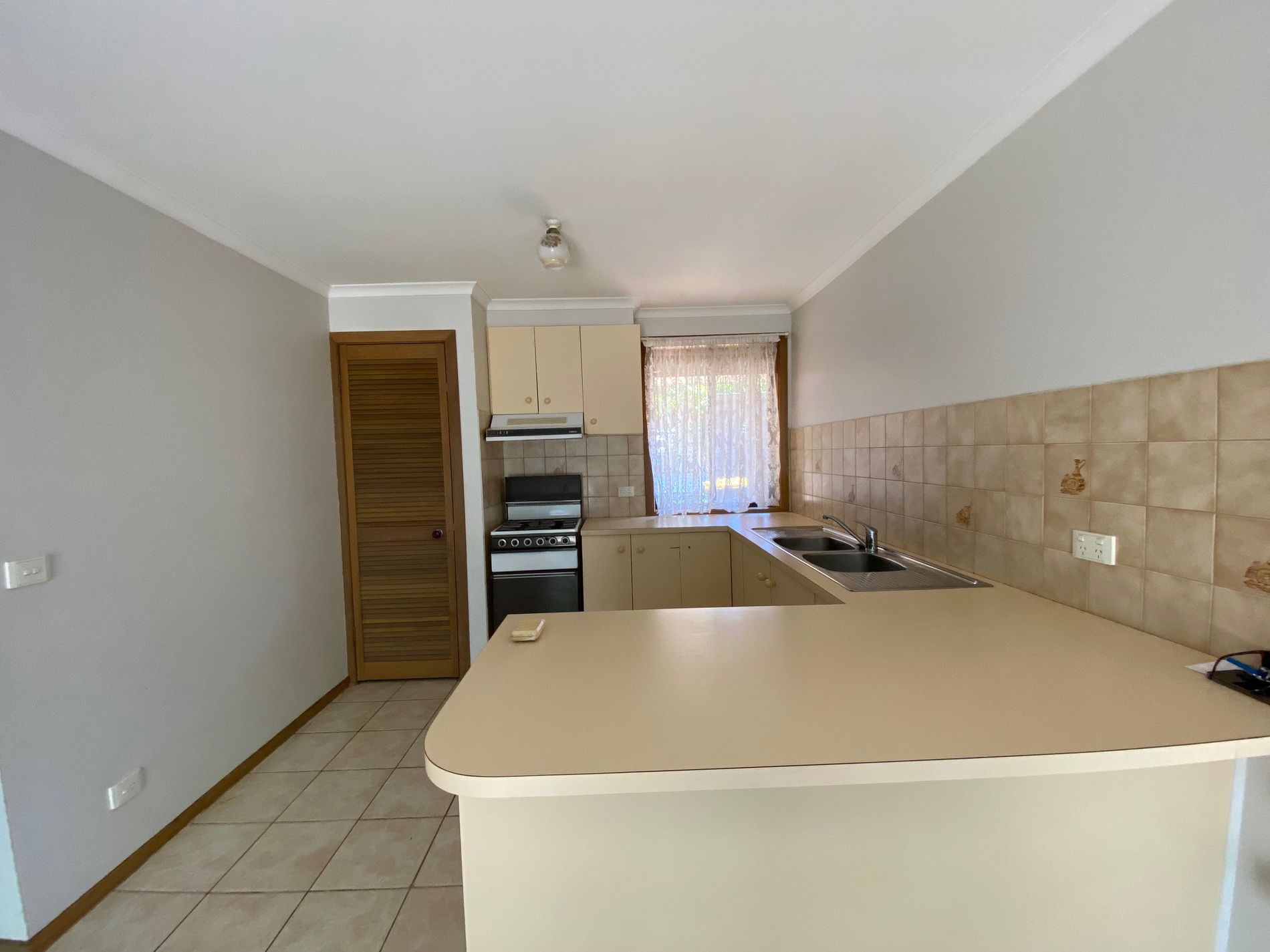 2 / 2 Maplehurst Avenue, Hoppers Crossing