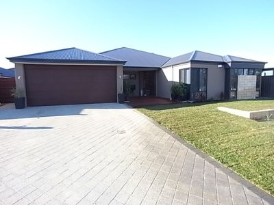 8 Tolj Loop, Aveley