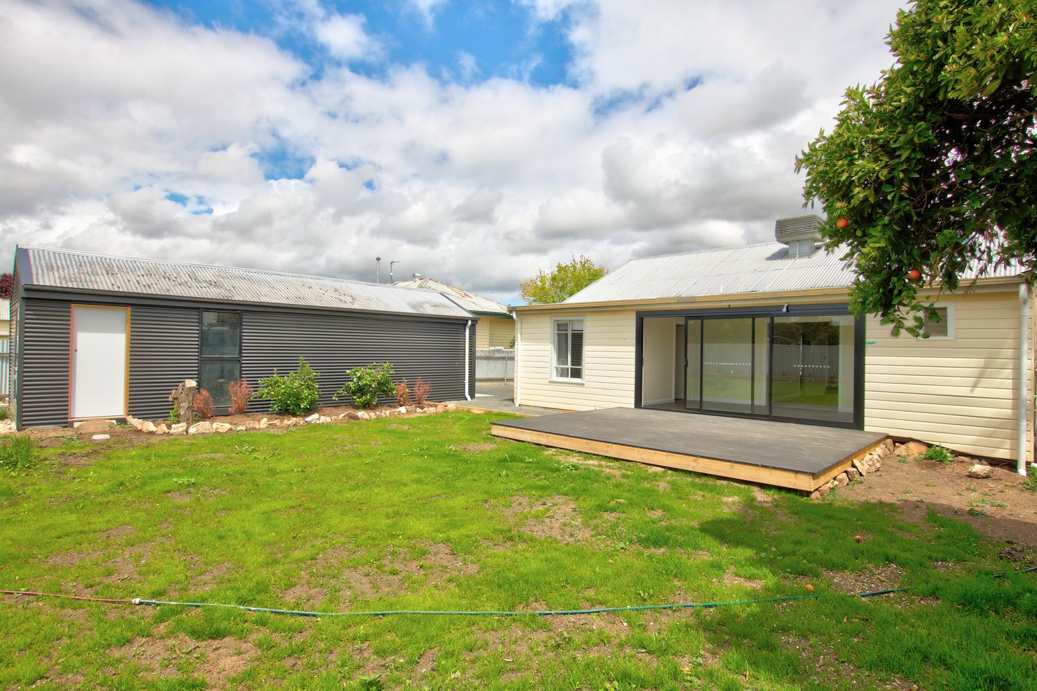 16 Johnson Street, Horsham