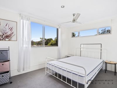 6 / 16 ROSEWOOD AVENUE, Broadbeach