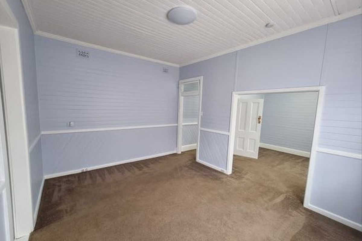 Two Bedroom House With Large Backyard