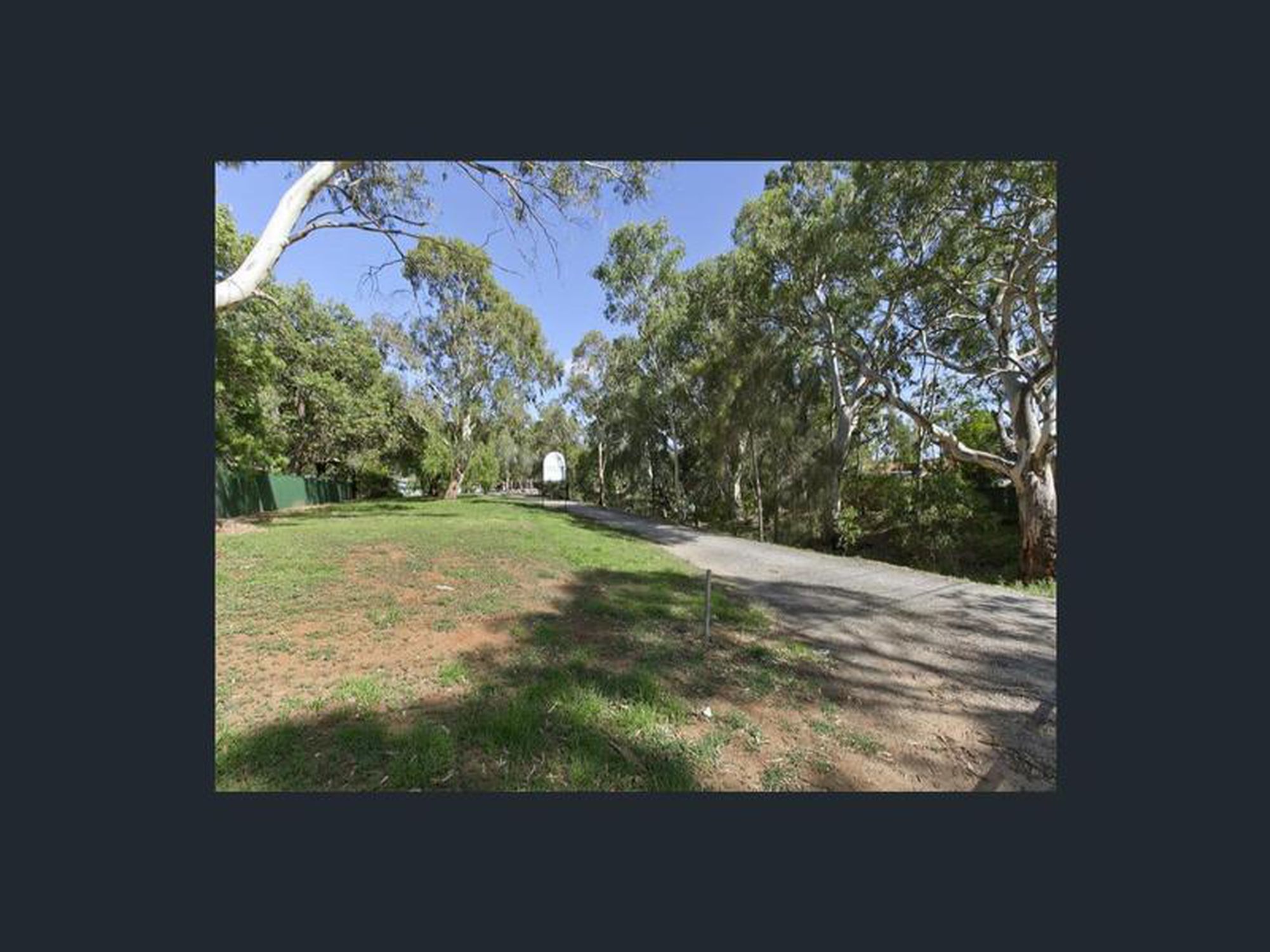 12 Redwood, Rostrevor