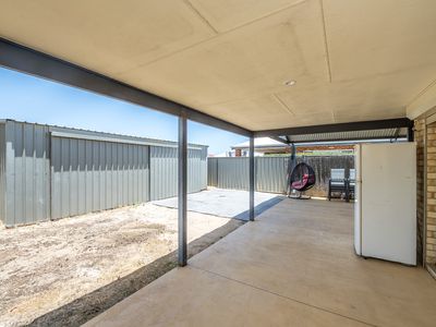 1 Kookynie Loop , Baldivis