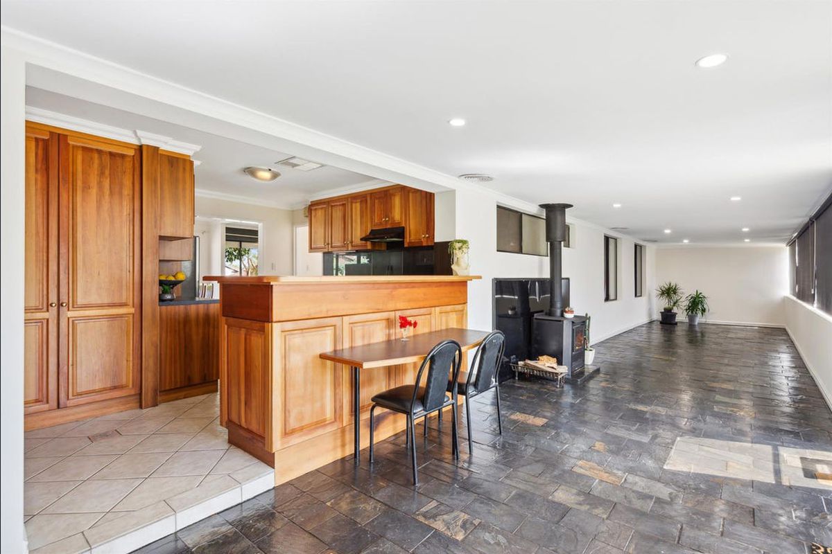 42 Garnet Drive, Salisbury East