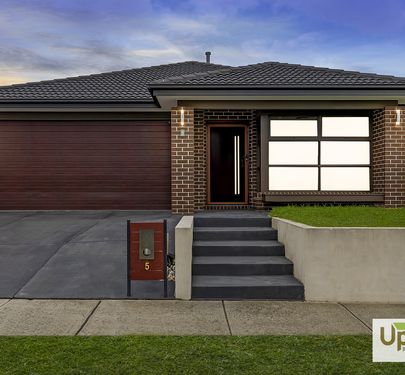 5 Calabrese Circuit, Clyde North