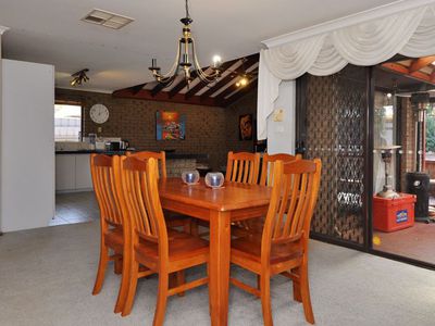 9 Compton Court, Hannans