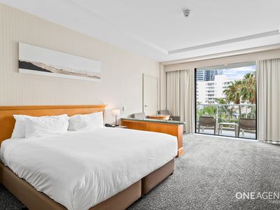 303 / 2801-2833 Gold Coast Highway, Surfers Paradise