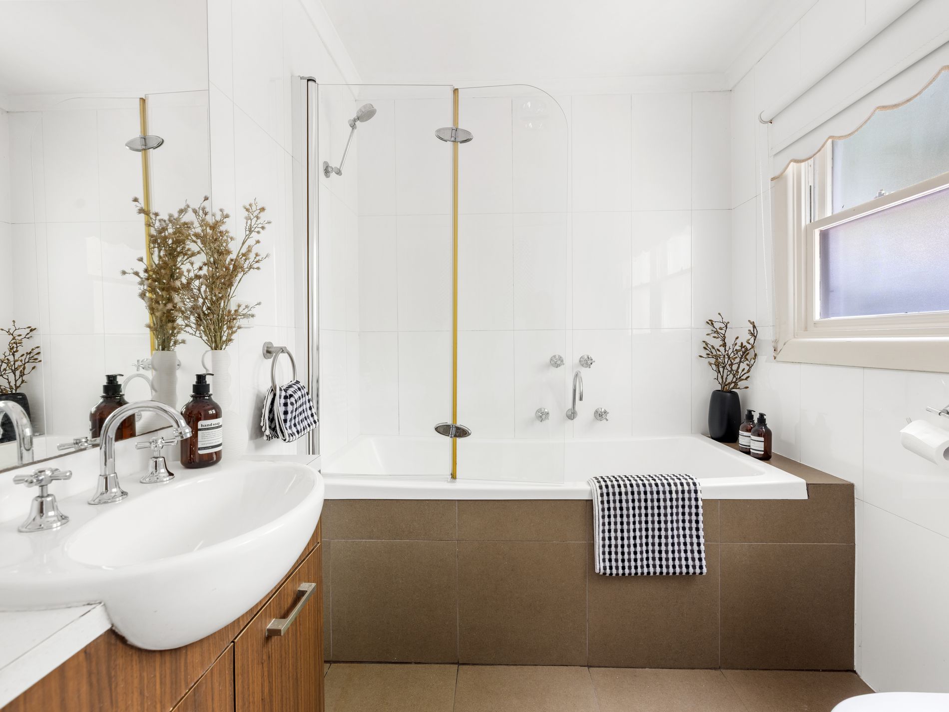 287 Douglas Parade, Newport