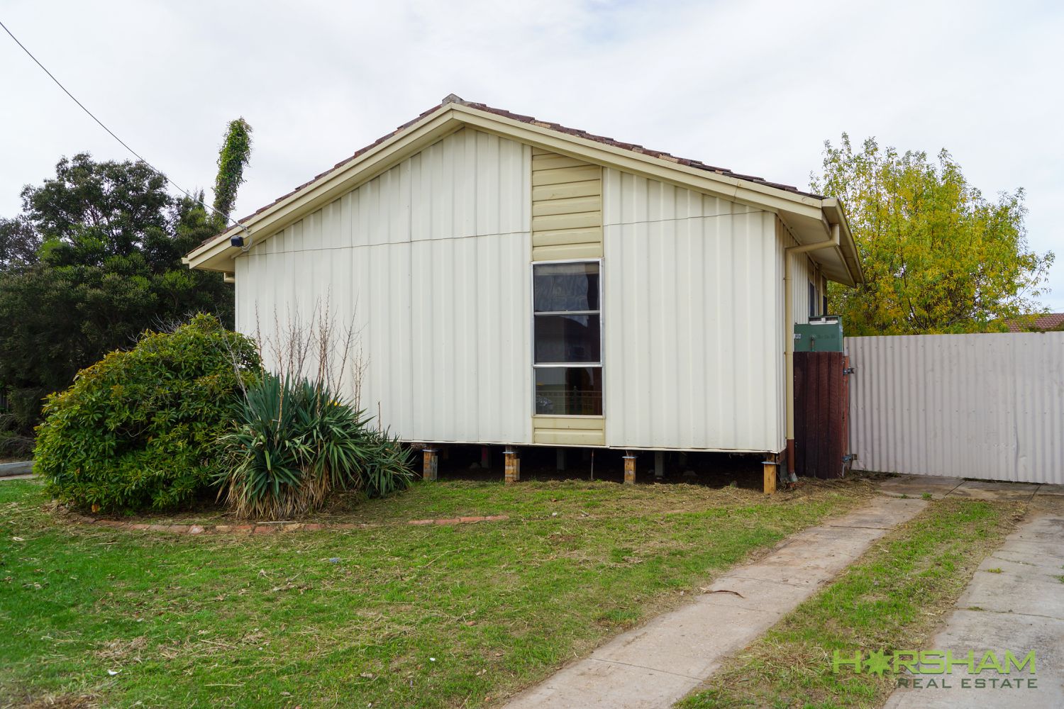 8 Shirley Street, Horsham