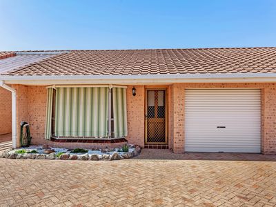 2 / 27 South Street, Tuncurry